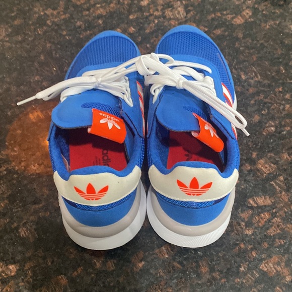 Adidas boys size 4 sneaker - Picture 4 of 4